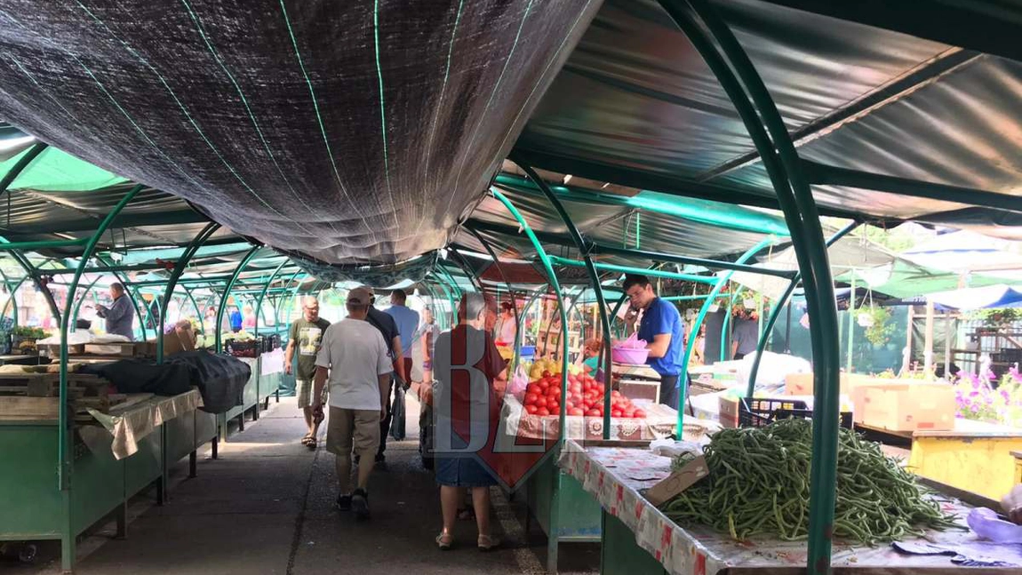 Comercianții din piețele din Iași se plâng că li se strică marfa pe tarabe! Recolta din acest an este bogată, însă clienții nu mai vor produse proaspete!