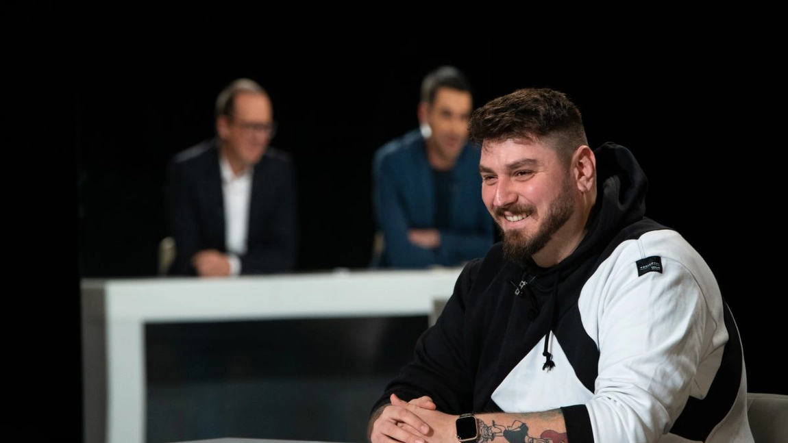 Cosmin Nedelcu și interesanta sa poveste de viață. Cum a ajuns Micutzu să fie unul din cei mai apreciați stand-uperi din România