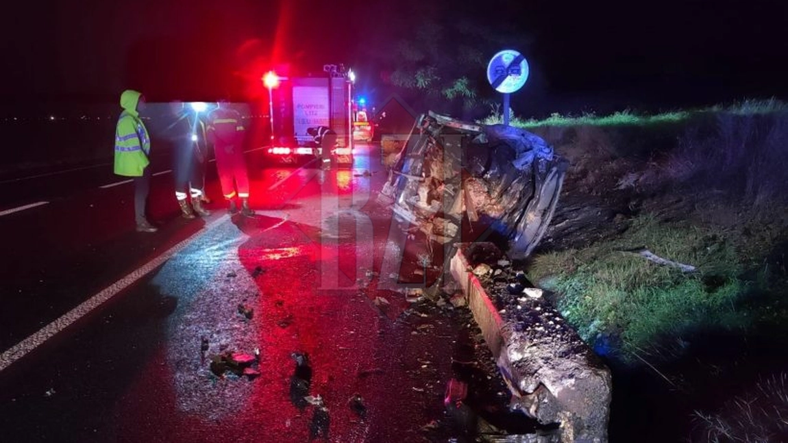 Accident îngrozitor în această dimineață la Iași! Un tânăr a murit carbonizat după ce mașina pe care o conducea  s-a răsturnat și a ars ca o torță. Atenție, imagini șocante  FOTO/EXCLUSIV