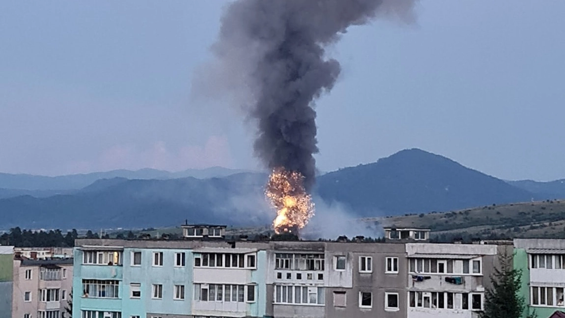 O explozie puternică la Uzina Tehnică Tohan din Brașov. O persoană ar fi prinsă în interior iar alte două, intoxicate cu fum - Video