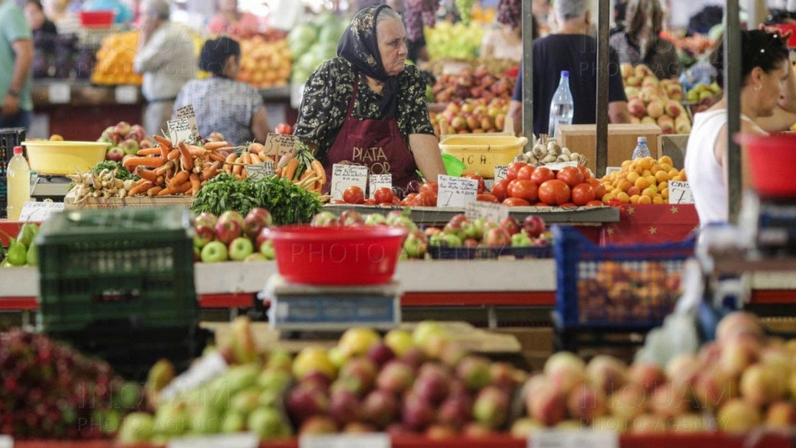 Situații inedite în piața Obor din Capitală. Cu ce s-a confruntat o femeie în momentul în care a vrut să cumpere legume