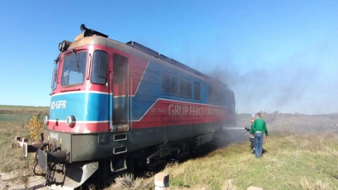 Doi oameni au murit carbonizaţi într-o maşină târâtă sute de metri pe calea ferată, după un accident produs de Trenul Iași-Brașov