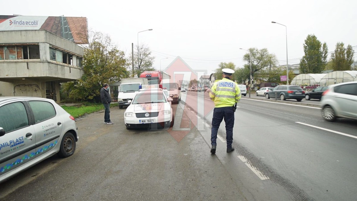 O femeie beată s-a ales cu dureri mari de cap după ce s-a urcat la volan. Polițiștii au oprit-o în trafic și au deschis pe numele ei un dosar penal