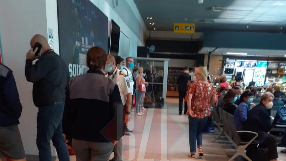 Scandal la Aeroportul Internaţional Iaşi. Doi invidizi şi-au împărţit pumni de față cu toţi călătorii. Totul a pornit de la femeia pe care o iubeau amândoi - EXCLUSIV, FOTO