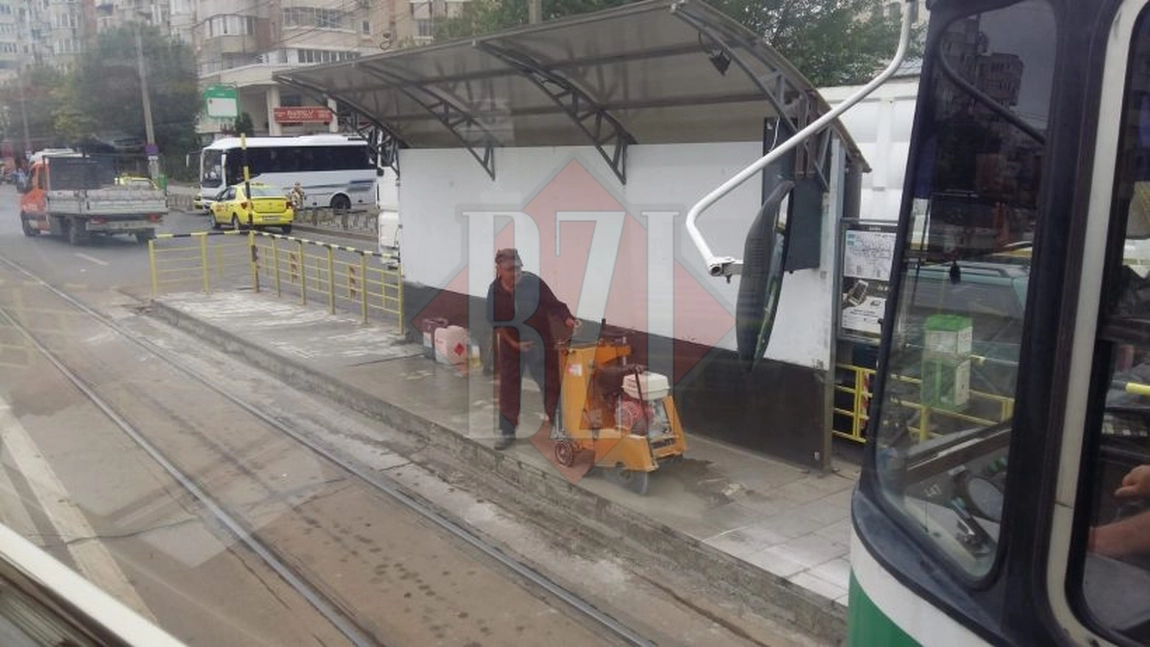 Continuă demolarea staţiilor de tramvai din Iaşi. Garniturile PESA vor ieşi la stradă, după ce peroanele vor fi modificate - FOTO