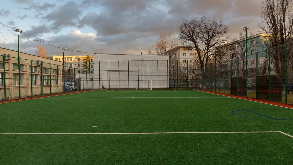 Aproape 3 milioane de lei pentru 21 de terenuri de sport, la școlile din municipiul Iași. Iată lista unităților vizate din tot orașul!