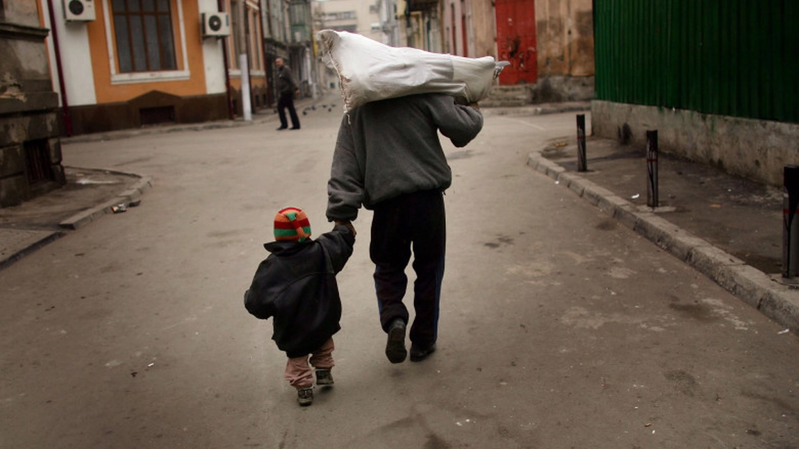 Marea creștere economică îi sărăcește conaționali! Specialiștii anunţă că scumpirea gazelor îi va întoarce pe români la nivelul de trai de acum 10 ani 