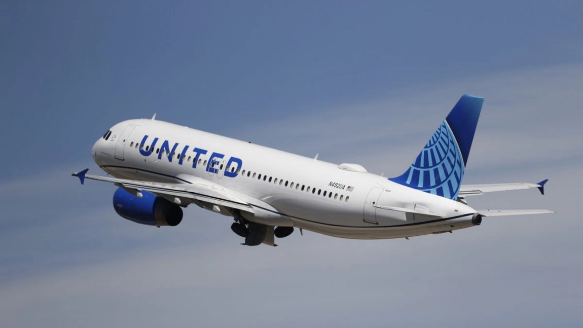 Angajații United Airlines, obligați să se vaccineze anti-COVID-19. Compania aeriană a stabilit un termen limită
