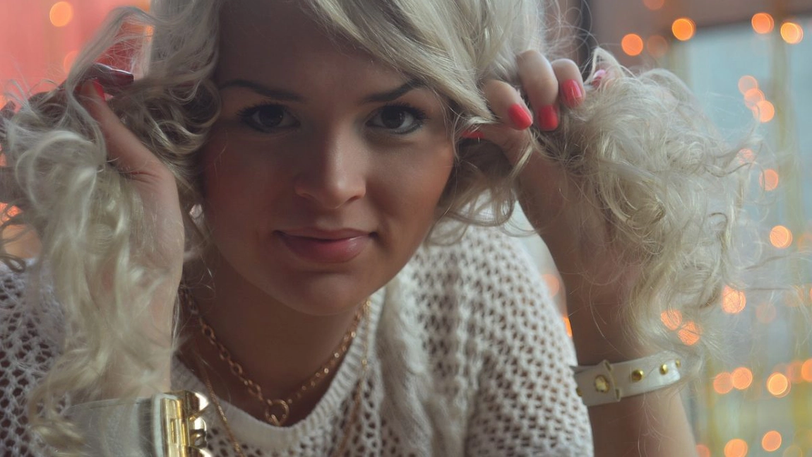 Top 3 măşti pentru păr blond deteriorat. Cu ce îl hidratezi