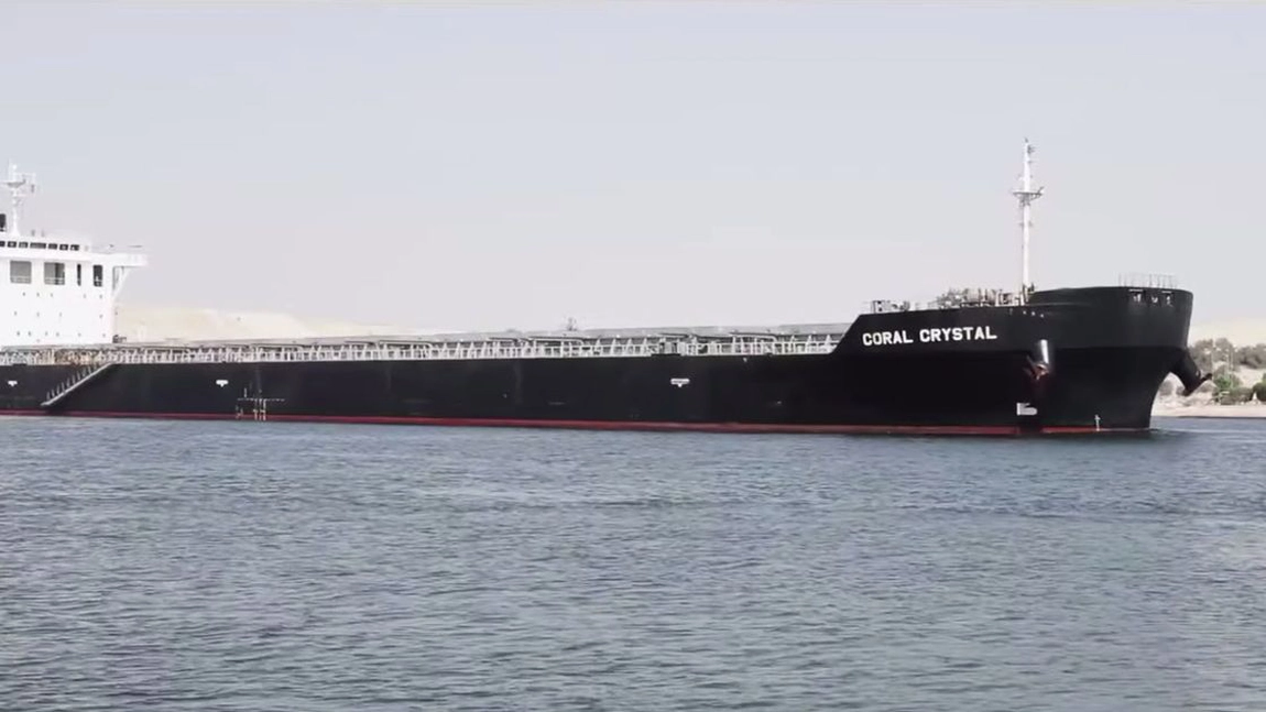 Canalul Suez s-a blocat din nou din cauza unei nave care a eşuat! Autoritățile au intrat în alertă maximă