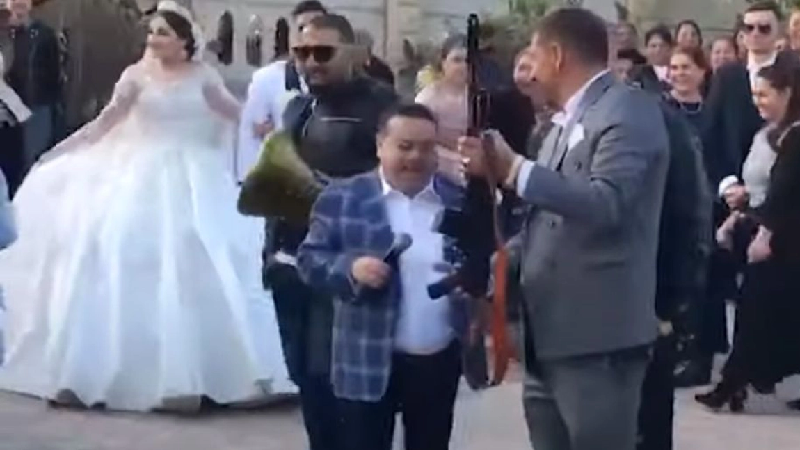 Incident în Republica Moldova. S-a tras cu armele la o nuntă la care Adrian Minune a fost invitat să cânte - VIDEO 
