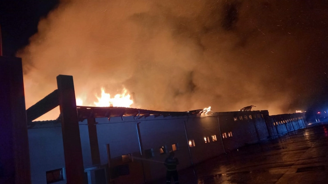 Incendiu puternic la o fabrică de pâine din județul Constanța