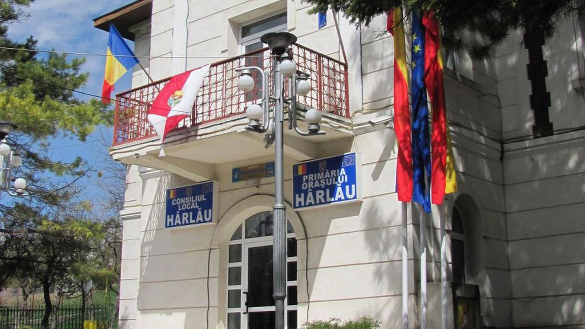 Drumurile din orașul Hârlău vor fi reabilitate! S-a semnat contractul de 200.000 de euro pentru realizarea lucrărilor