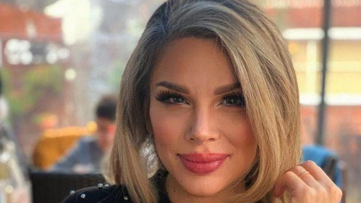 Alina Laufer nu ține cont de vârstă. Vedeta revine la Kanal D după ce a născut