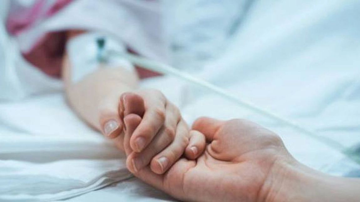 Părinţii și copiii infectaţi cu noul coronavirus, trataţi în secţiile de pediatrie