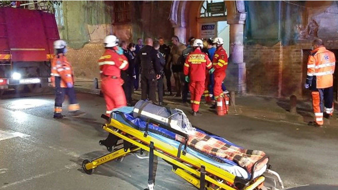 Incendiu la Spitalul de Psihiatrie din Arad, trei cadre medicale şi trei pacienţi transportaţi la spital