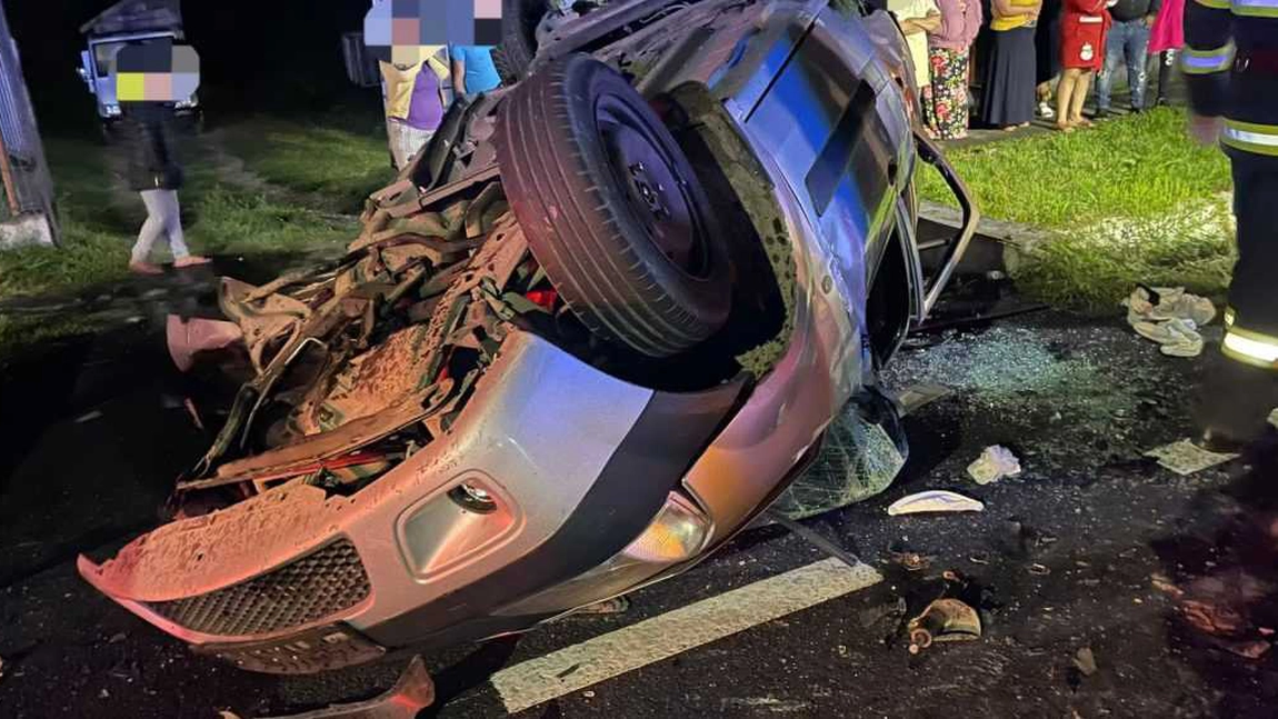 Accident rutier groaznic în Argeș! Cinci copii au fost spulberați de un TIR, iar unul dintre ei a murit - FOTO, VIDEO