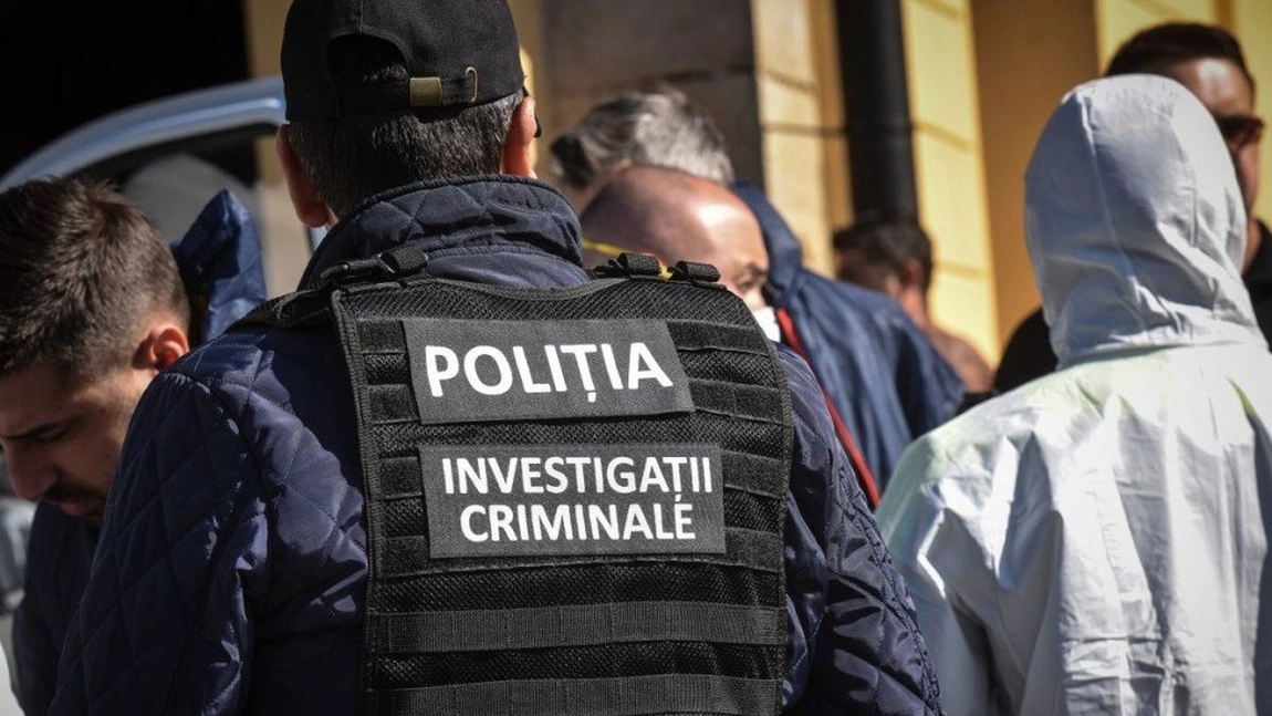 A furat din mai multe case, dar a ajuns pe mâna polițiștilor! Riscă să stea ani grei în spatele gratiilor pentru faptele pe care le-a comis