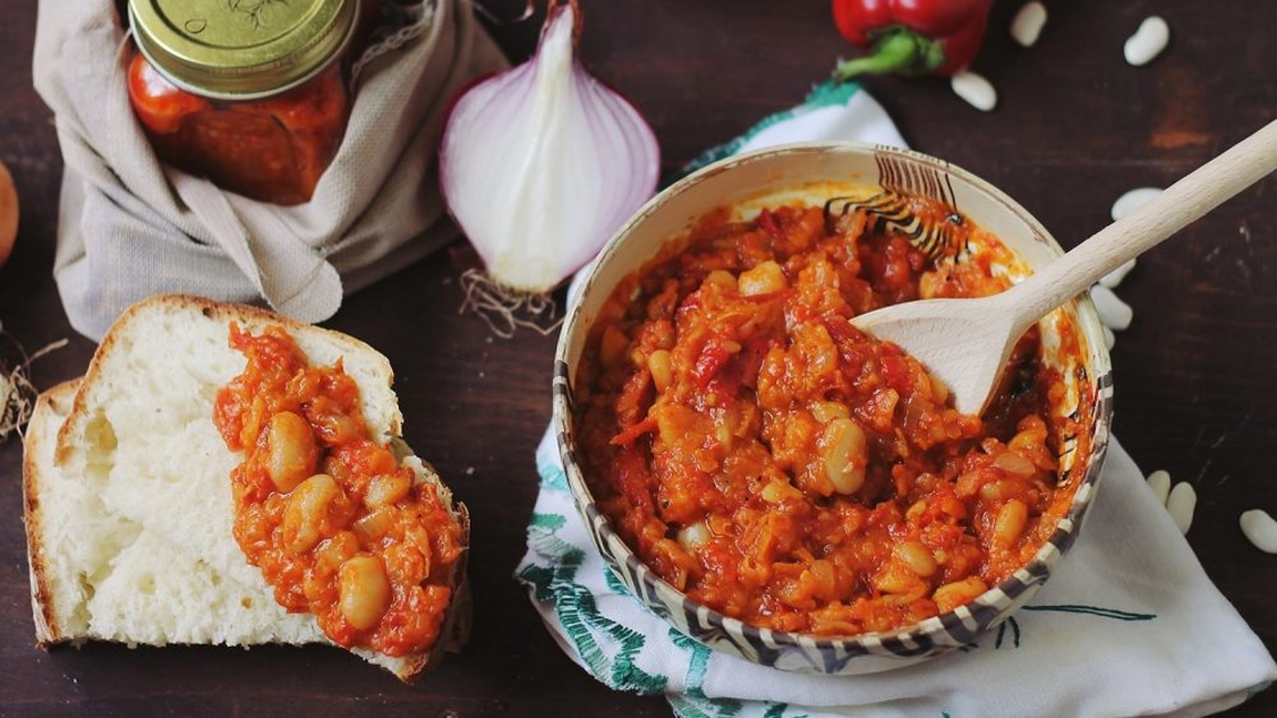 Zacusca de fasole boabe: Rețeta unui gust delicios pentru iernile friguroase