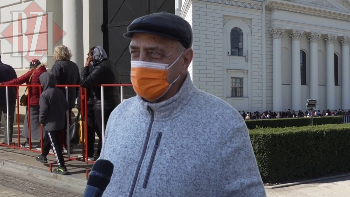 De 18 ani, această familie se roagă la racla Sfintei Parascheva din Iași! A rămas însărcinată după mai multe ore de rugăciune. 