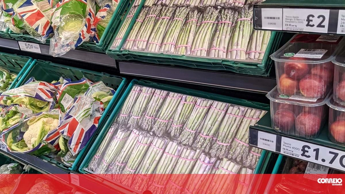 Din cauza problemelor de aprovizionare, consecință a Brexit-ului, magazinele din Marea Britanie folosesc decupaje din carton cu produse