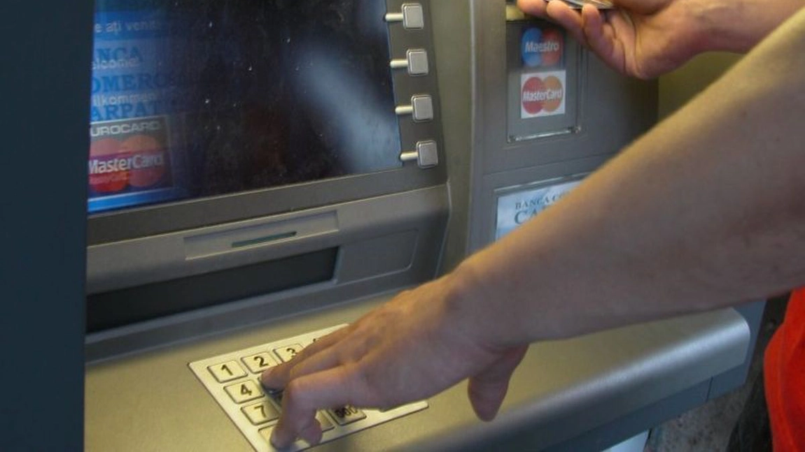 Sentință explozivă, dată la Iași! Patru decenii de închisoare, pentru un grup infracțional organizat! Șapte indivizi, pedepsiți de judecătorii ieșeni după ce au fost acuzați că au măsluit carduri