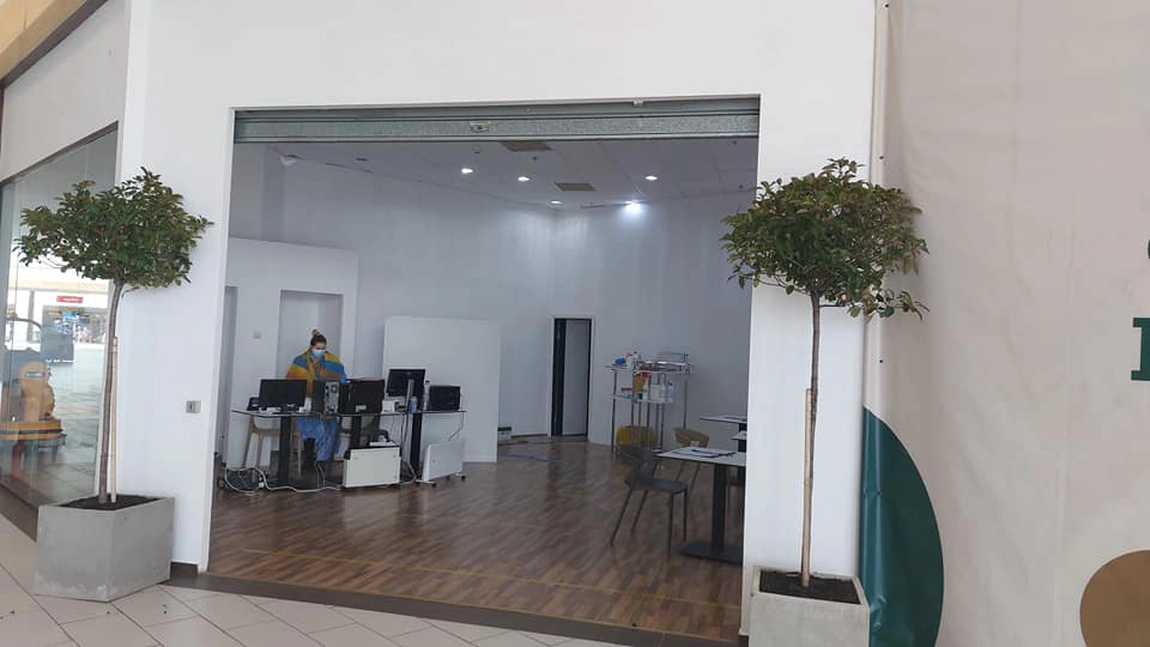 Centrul de vaccinare anti-Covid-19 din parcarea Era Shopping Park, respectiv Palatul Culturii, mutate din cauza sezonului rece