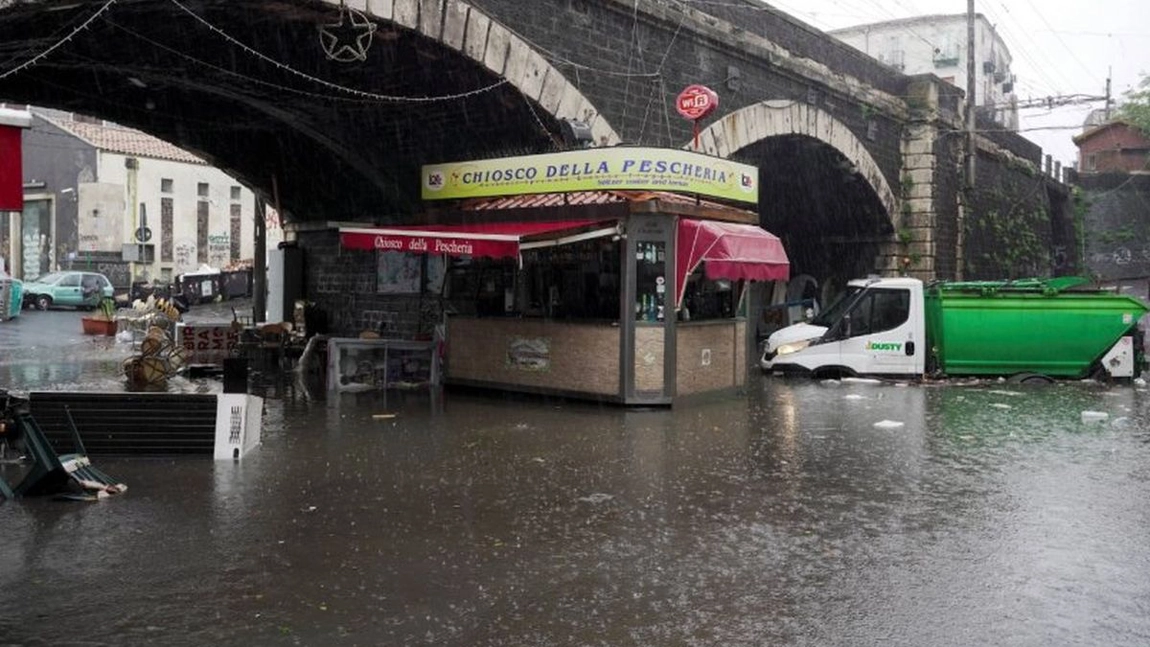 Avertizare meteo! Cod roșu în sudul Italia din cauza unui ciclon puternic. Au fost raportate două persoane decedate - FOTO, VIDEO
