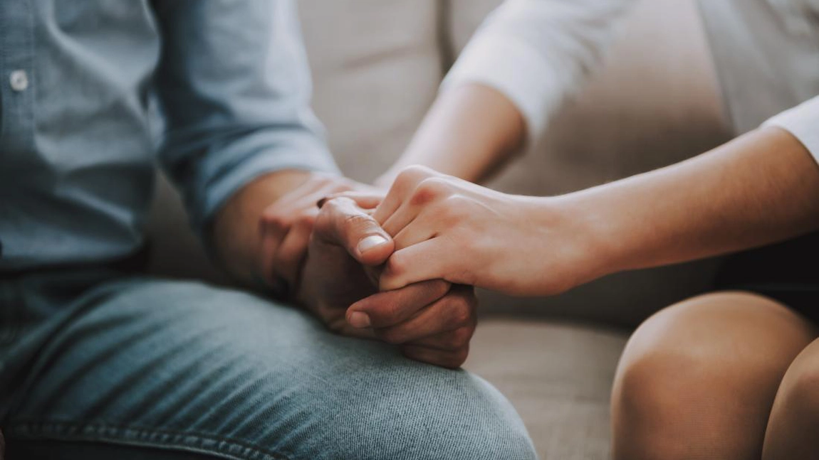 Viața alături de un bipolar: Cum poate afecta relațiile tulburarea bipolară