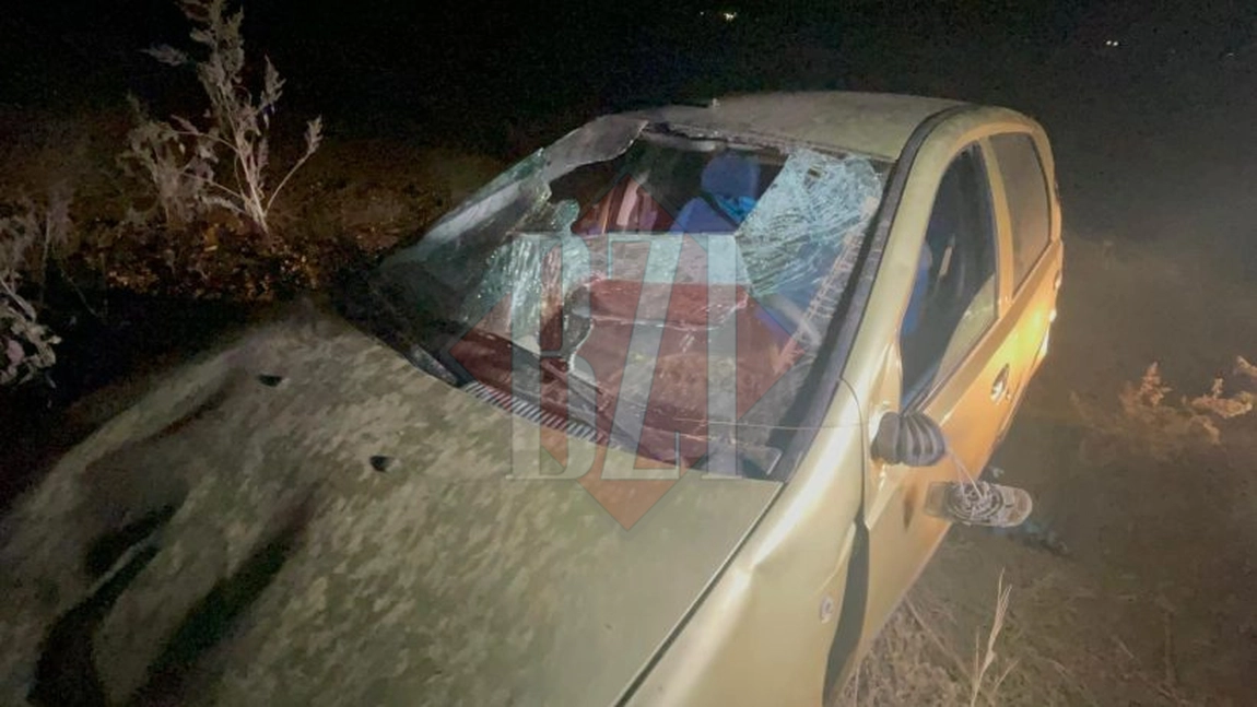 Un autoturism s-a răsturnat și a luat foc, în localitatea Hoisești. Proprietarul și-a abandonat mașina - EXCLUSIV, FOTO, UPDATE
