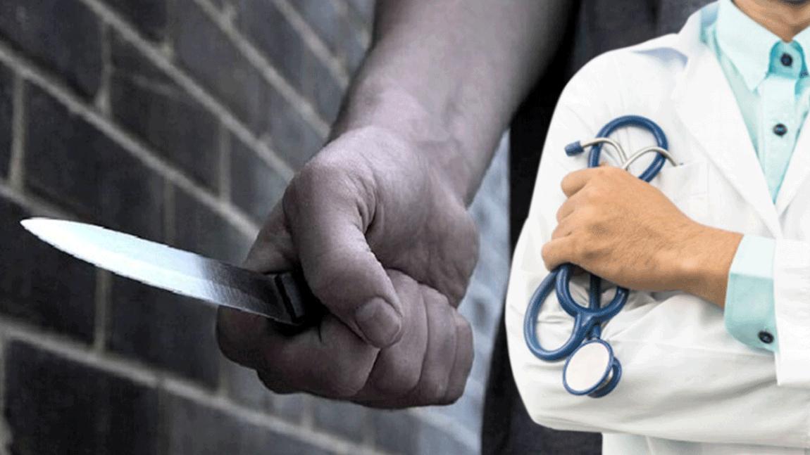 Momente de groază în cabinetul unui medic din Iași! Doctorul a fost amenințat cu cuțitul pentru că a refuzat să se deplaseze la domiciliul pacientului! Întreg scandalul, surprins de camerele de luat vederi
