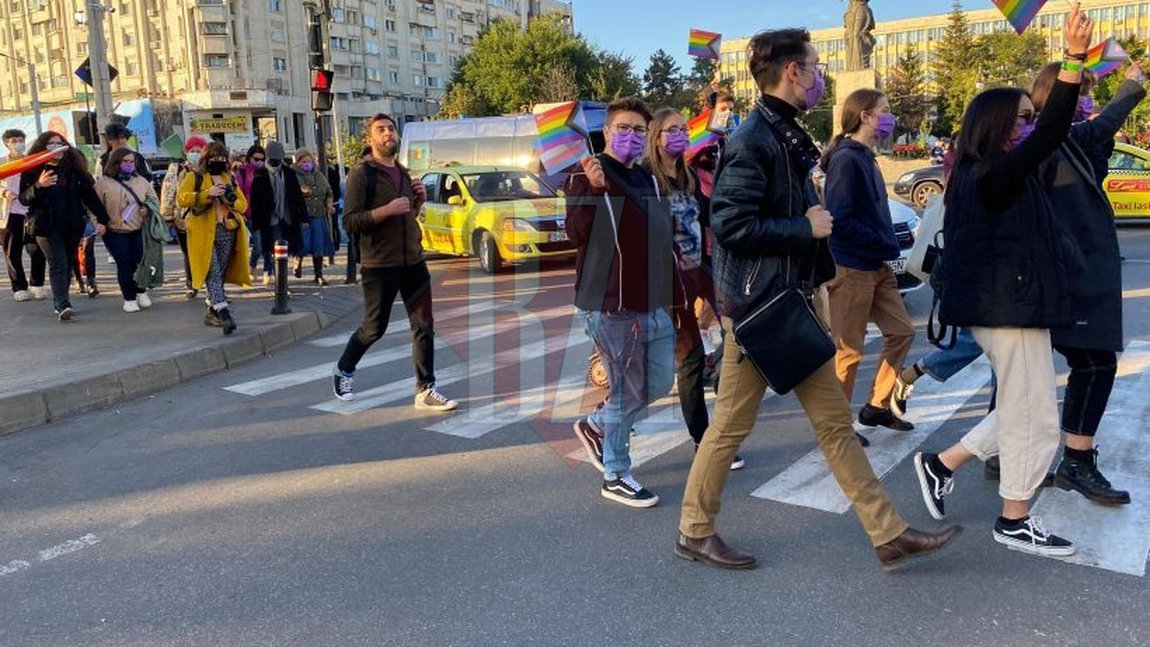 Scandal la Iaşi. Membrii LGBTQ sunt revoltaţi că nu li s-a aprobat marşul „Pride” - EXCLUSIV, LIVE VIDEO, FOTO