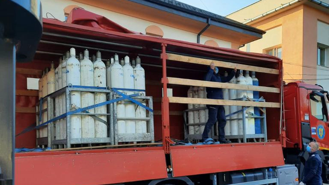 Spitalul de Boli Infecțioase din Iași a primit în această seară tuburi de oxigen de la Galați și Suceava după ce astăzi stocurile au fost epuizate