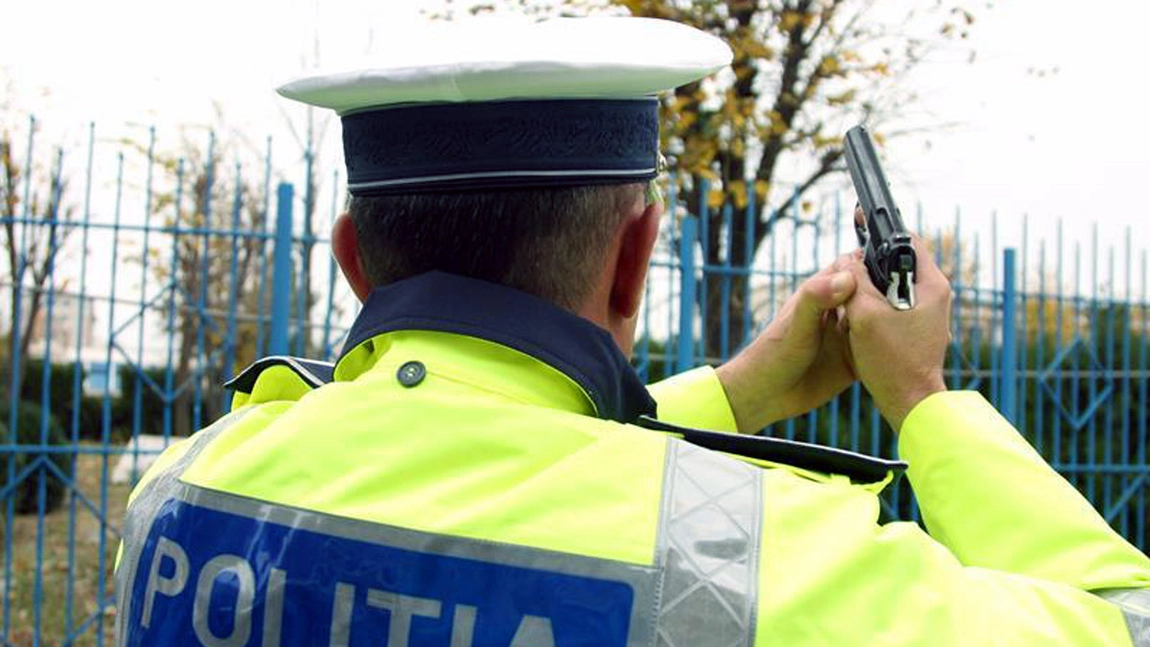 Urmărit național, un bărbat a fost împușcat de poliţiştii de care a încercat să fugă