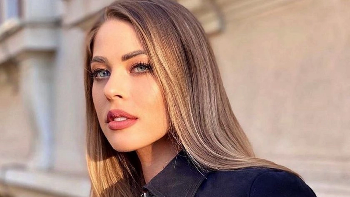 Cum arăta Roxana Nemeș când era grasă și ce informații din biografie are pe Wikipedia vedeta blondă