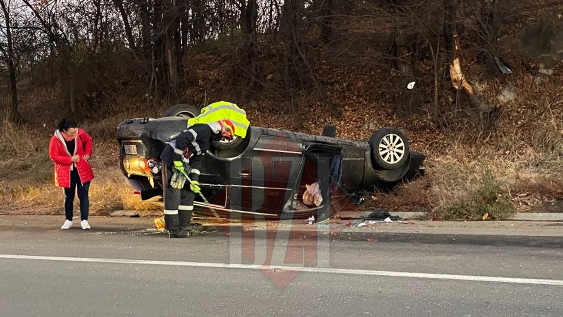 Accident rutier în zona Bucium din Iași! O mașină s-a răsturnat - EXCLUSIV FOTO, VIDEO