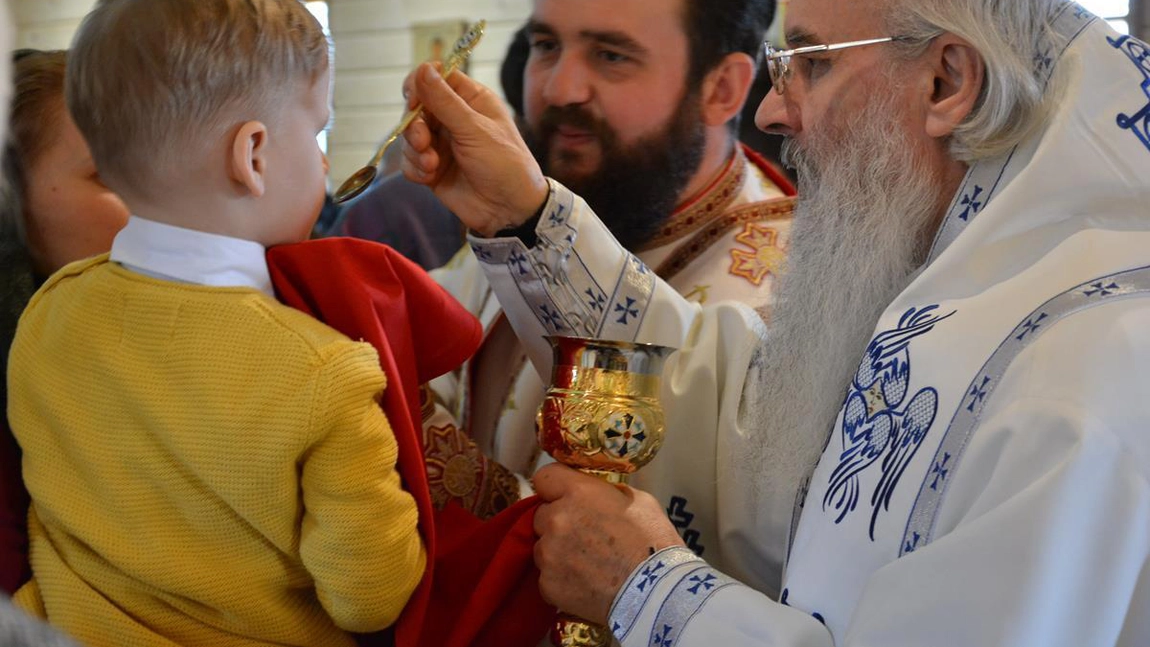 O rugăciune rostită înainte de împărtășanie îl pregătește pe creștin să primească Prea Curatele Taine
