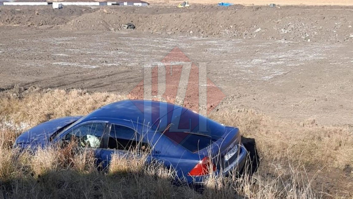 Accident rutier în localitatea ieşeană Leţcani. Patru persoane au fost rănite, după ce două autoturisme s-au izbit. O mașină a ajuns în șanț - EXCLUSIV, FOTO, UPDATE, VIDEO