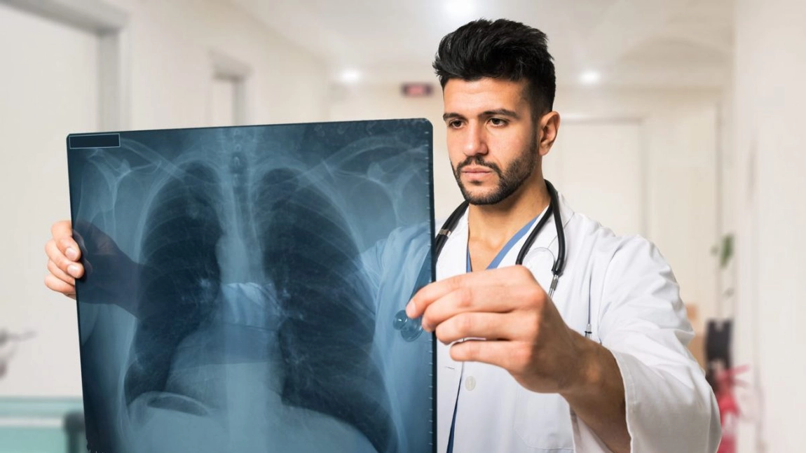 Aprindere de plămâni: Care sunt simptomele și cum se tratează rapid pneumonia