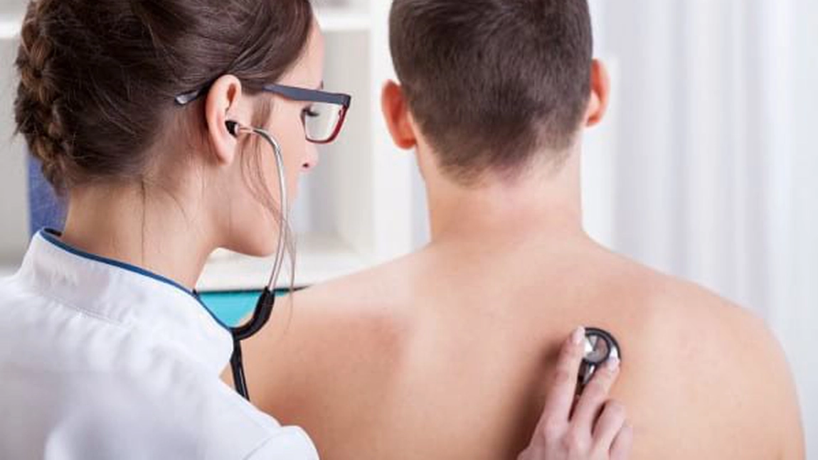 Arsuri în spate, în zona plămânilor: Cauze și metode de diagnostic
