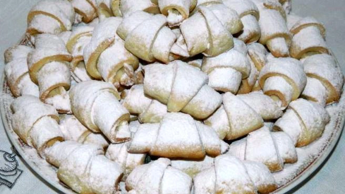 Cornulețe cu osânză: Rețeta cu gust savuros ca la bunica!