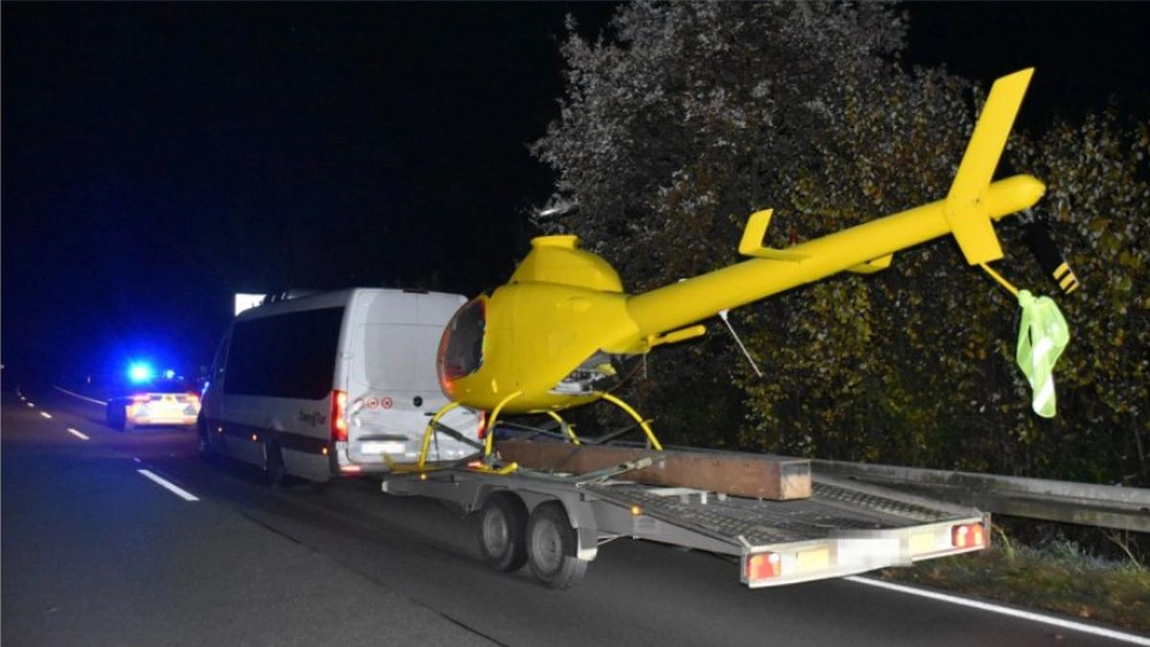 Transport special făcut de un român. Polițiștii germani i-au confiscat elicopterul ce se afla pe platformă