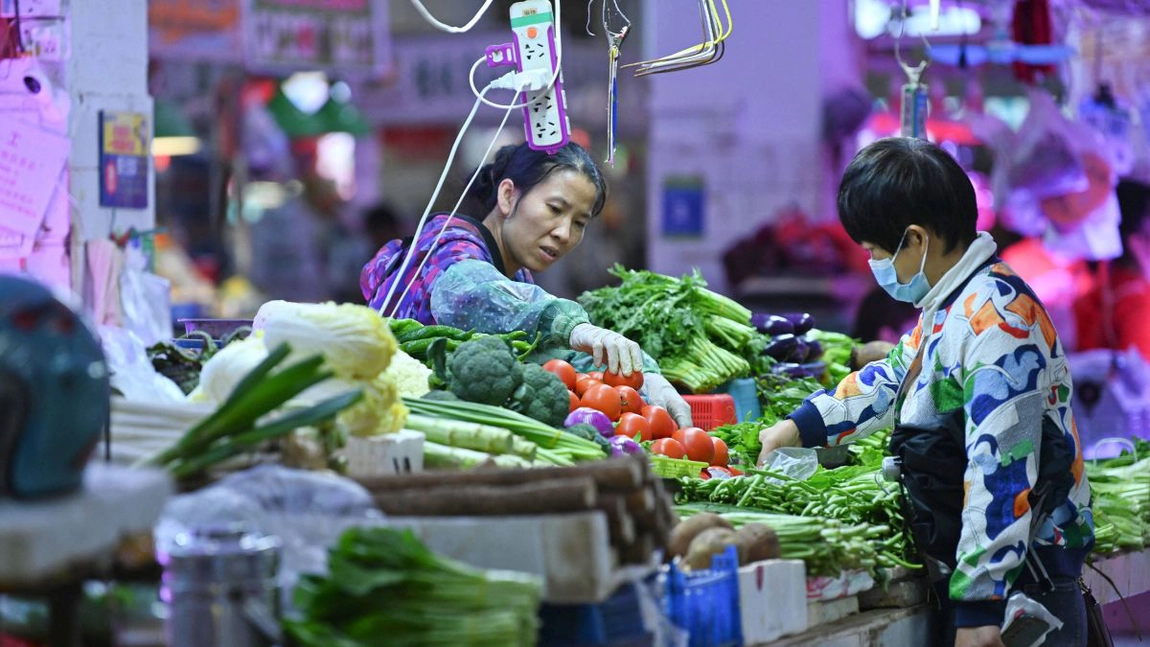 China îndeamnă familiile să se aprovizioneze cu alimente pe măsură ce provocările de aprovizionare se înmulțesc