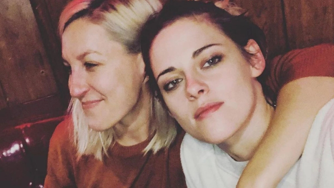 Actrița Kristen Stewart s-a logodit cu iubita sa. Ea și scenarista Dylan Meyer formează un cuplu de doi ani