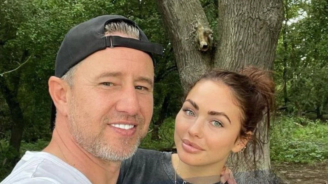 Amanta lui Reghe, Corina Caciuc, a aflat sexul bebelușului. Aceasta va naște la sfârșitul primăverii