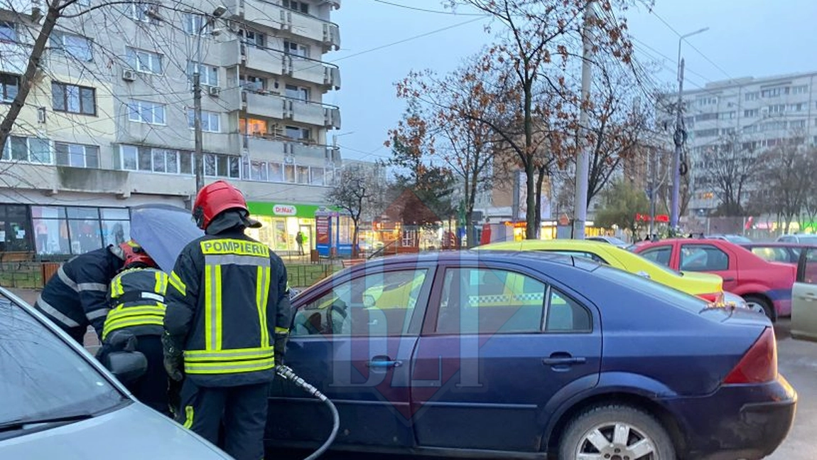 Un autoturism a luat foc în municipiul Iași! Pompierii au intervenit pentru a preveni o explozie - EXCLUSIV/FOTO