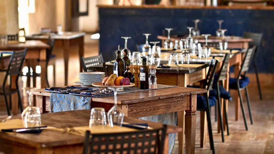 Vești bune pentru patronii din HoReCa! Ministrul Turismului, Daniel Cadariu, anunță deblocarea banilor de ajutor pentru pandemie