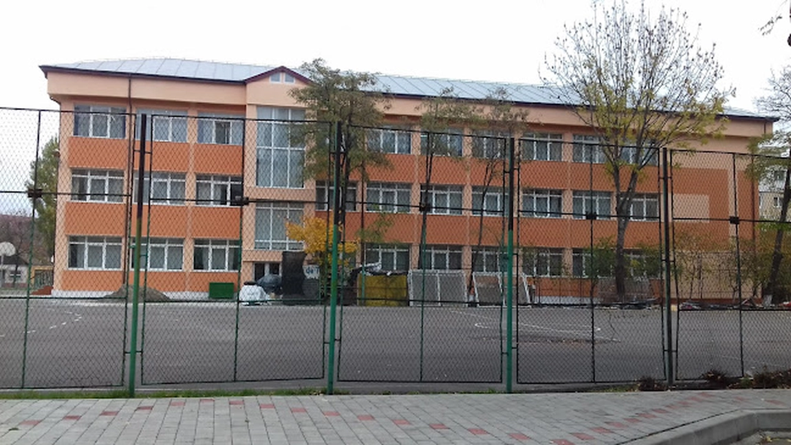 Deschide ușa! Vine Moș Crăciun! Campanie umanitară desfășurată de elevii de la  Liceul Tehnologic Economic de Turism, Iași