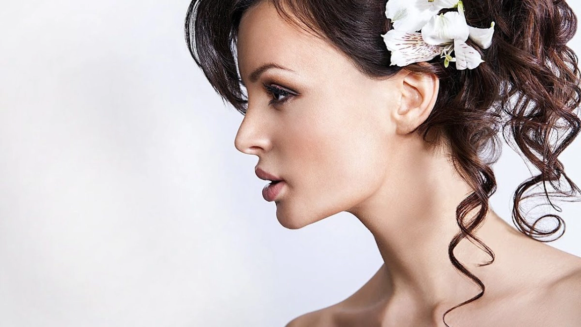 Idei de coafură păr mediu, perfecte pentru nuntă. Care sunt ultimele tendințe în materie de hairstyling