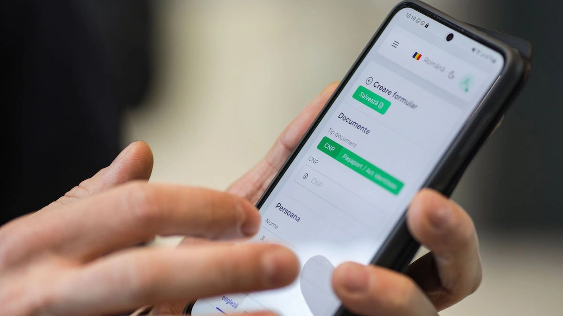 Formularul digital de intrare în România, obligatoriu pentru toate persoanele de astăzi. Necompletarea, sancţionată cu amenzi de până la 3.000 lei